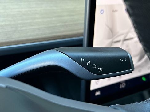 Used 2025 Tesla Model Y Long Range RWD image 26