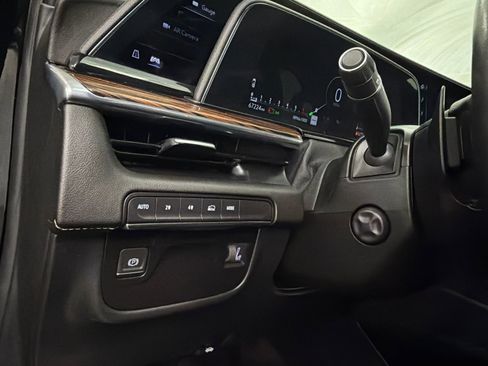 Used 2024 Cadillac Escalade ESV Luxury AWD/4WD image 36
