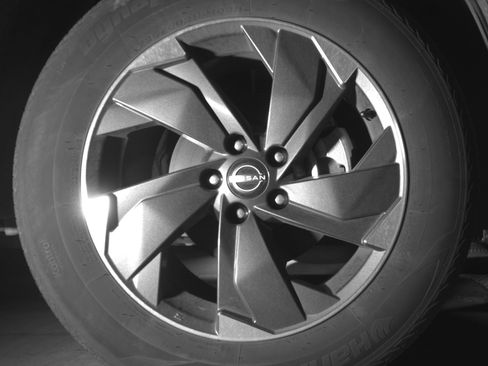 Used 2025 Nissan Rogue SV AWD/4WD image 13