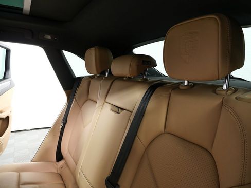 New 2026 Porsche Macan image 23