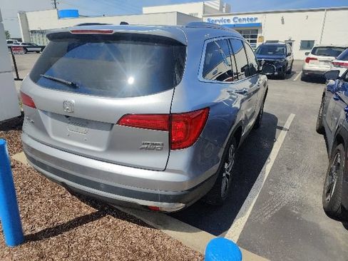 Used 2016 Honda Pilot Touring image 11