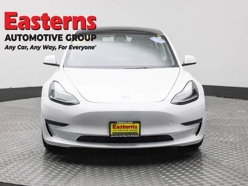 Used 2023 Tesla Model 3 Standard Range image 2