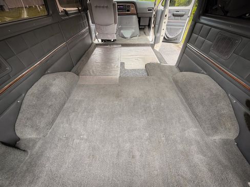 Used 1990 Ford E-150 and Econoline 150 RWD image 35