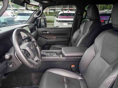 Used 2024 Lexus GX 550 w/ Accessory Package (Z1) AWD/4WD image 17