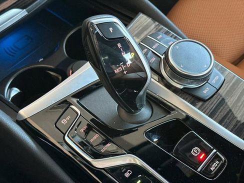 Used 2023 BMW 530e xDrive w/ Convenience Package image 20