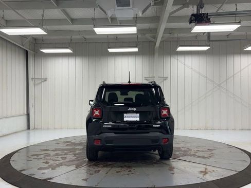 Used 2019 Jeep Renegade Latitude w/ Cold Weather Group FWD image 7