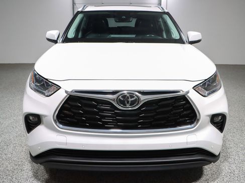 Used 2023 Toyota Highlander Limited image 4