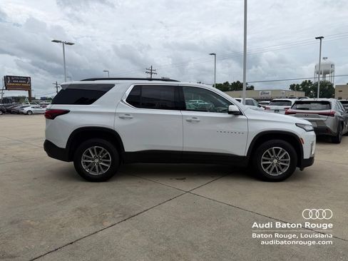 Used 2023 Chevrolet Traverse LT FWD image 2