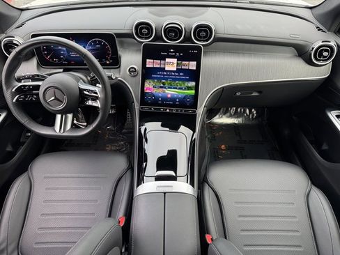 Used 2025 Mercedes-Benz GLC 300 4MATIC image 10