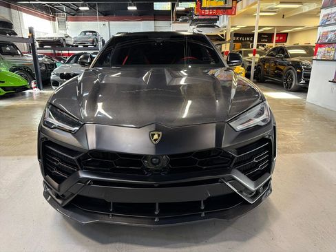 Used 2022 Lamborghini Urus AWD/4WD image 2