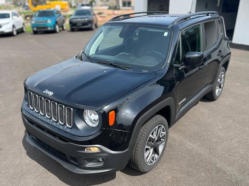 Used 2018 Jeep Renegade Latitude w/ Cold Weather Group AWD/4WD image 2