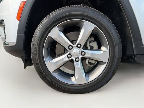 Used 2022 Jeep Grand Cherokee L Limited AWD/4WD image 35