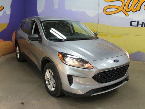 Used 2022 Ford Escape SE w/ Cold Weather Package AWD/4WD image 2
