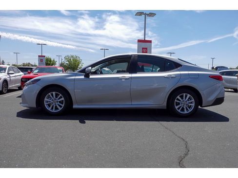 Used 2025 Toyota Camry LE FWD image 7