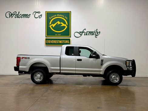 Used 2018 Ford F250 XL w/ Power Equipment Group AWD/4WD image 9