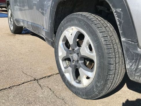 Used 2019 Jeep Compass Limited image 10