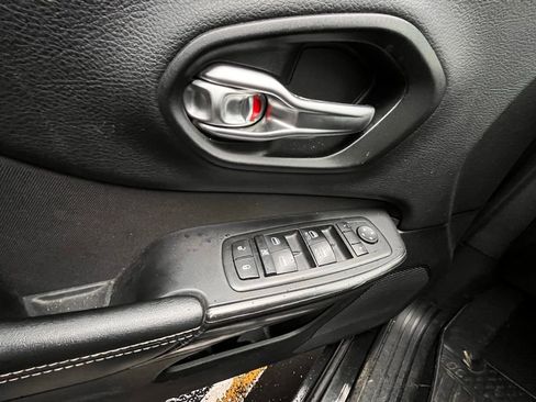 Used 2014 Jeep Cherokee Altitude image 4