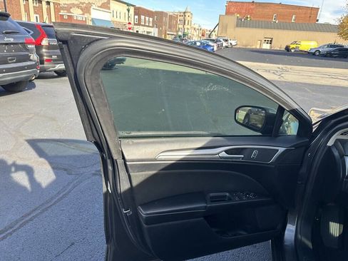 Used 2020 Ford Fusion SE image 13