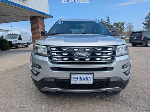 Used 2017 Ford Explorer XLT w/ Equipment Group 202A image 9