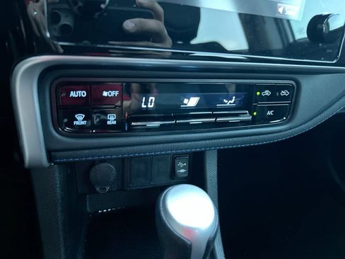 Used 2018 Toyota Corolla SE FWD image 23