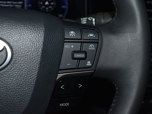 Used 2025 Toyota Camry XSE FWD image 9