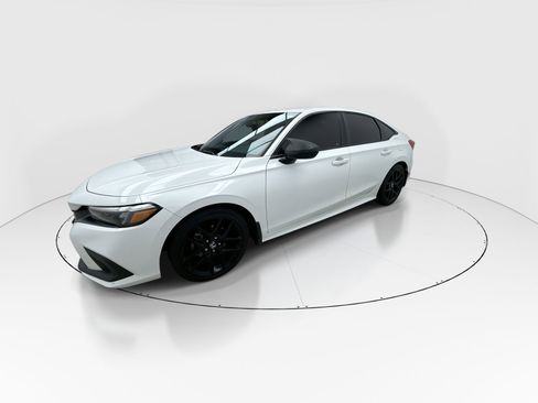 Used 2023 Honda Civic Sport image 4