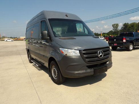 Used 2019 Mercedes-Benz Sprinter 144 image 4