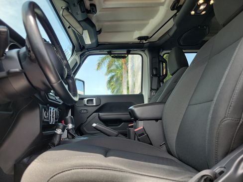 Used 2021 Jeep Gladiator Sport AWD/4WD image 19