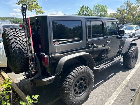 Used 2014 Jeep Wrangler Unlimited Rubicon w/ Connectivity Group AWD/4WD image 4