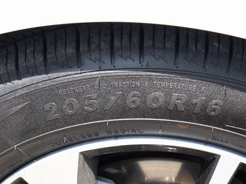 Used 2022 Nissan Sentra SV w/ Trunk Package image 34