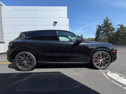 Certified 2025 Porsche Cayenne S AWD/4WD image 12