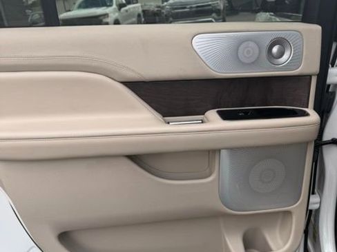 Used 2020 Lincoln Navigator L Reserve w/ Luxury Package AWD/4WD image 13