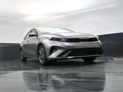 Used 2023 Kia Forte LXS w/ LXS Technology Package FWD image 25