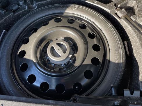 Used 2011 Chevrolet Equinox LT w/ Chrome Appearance Package image 34