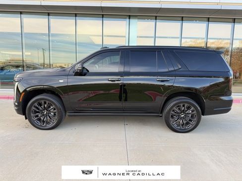 Used 2025 Cadillac Escalade Sport w/ LPO, ONYX Package image 3