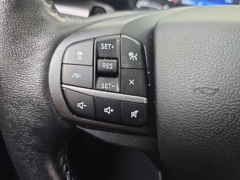 Used 2020 Ford Explorer XLT w/ Equipment Group 202A AWD/4WD image 17