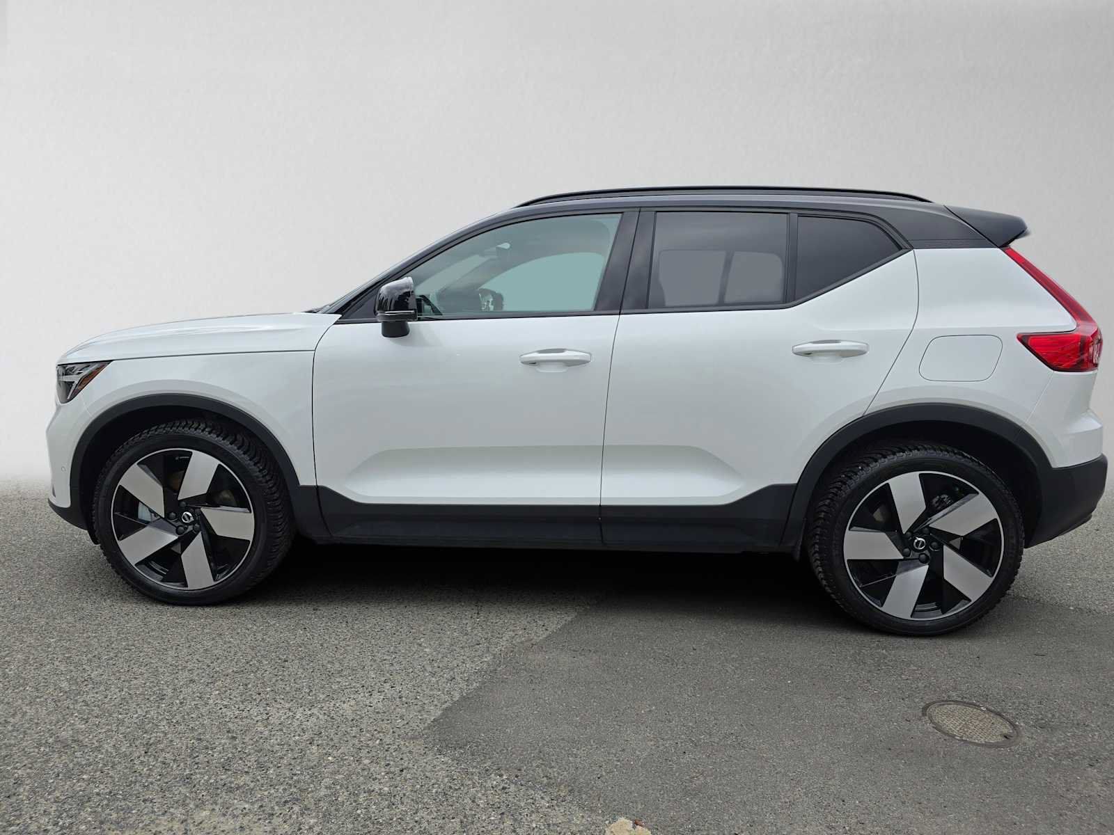 Certified 2023 Volvo XC40 Recharge Ultimate w/ Protection Package Premier AWD/4WD image 7