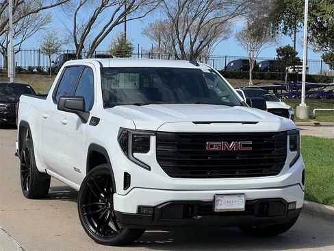Used 2025 GMC Sierra 1500 Elevation image 2
