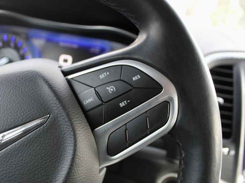 Used 2019 Chrysler 300 Touring L w/ Quick Order Package 22F image 17