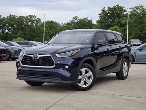 Used 2023 Toyota Highlander LE image 1