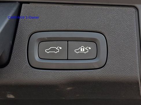 Certified 2023 Volvo XC60 B5 Plus w/ Climate Package image 32