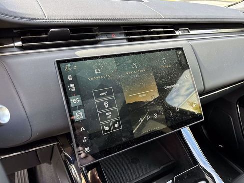 Used 2025 Land Rover Range Rover Sport image 16