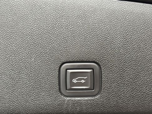 Used 2023 Cadillac XT6 Sport w/ Technology Package AWD/4WD image 17
