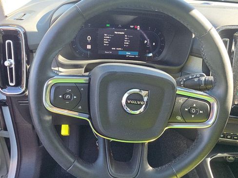 Used 2025 Volvo XC40 B5 Plus AWD/4WD image 4