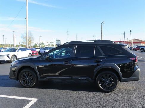 Used 2023 Subaru Outback Onyx Edition image 6