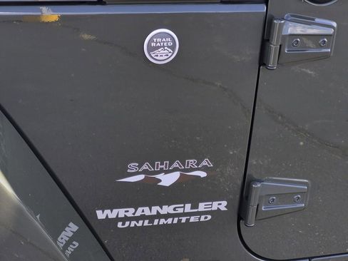 Used 2016 Jeep Wrangler Unlimited Sahara w/ Connectivity Group image 11