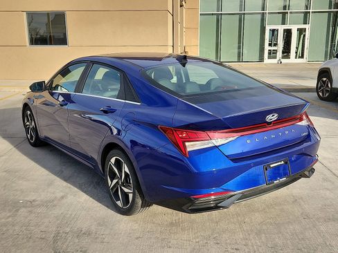 Used 2023 Hyundai Elantra Limited image 3