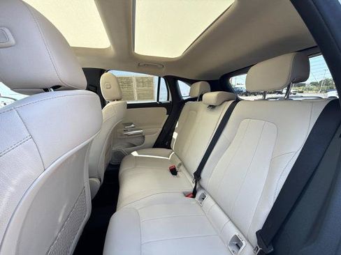 Used 2022 Mercedes-Benz GLA 250 4MATIC image 2