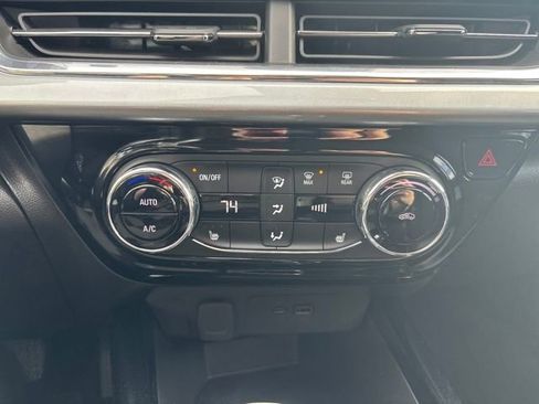 Used 2025 Chevrolet Trax LT w/ Driver Confidence Package image 18