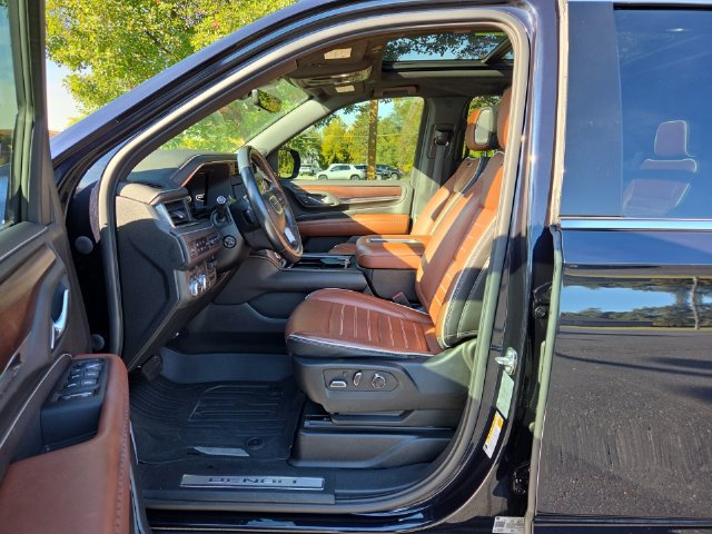 Used 2023 GMC Yukon XL Denali Ultimate w/ LPO, Floor Liner Package AWD/4WD image 10